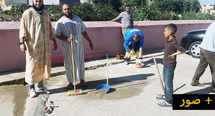 شباب حي أولاد عيسى ببني أنصار يقومون بحملة تنظيف أمام مسجد الحي شباب حي أولاد عيسى ببني أنصار يقومون بحملة تنظيف أمام مسجد الحي