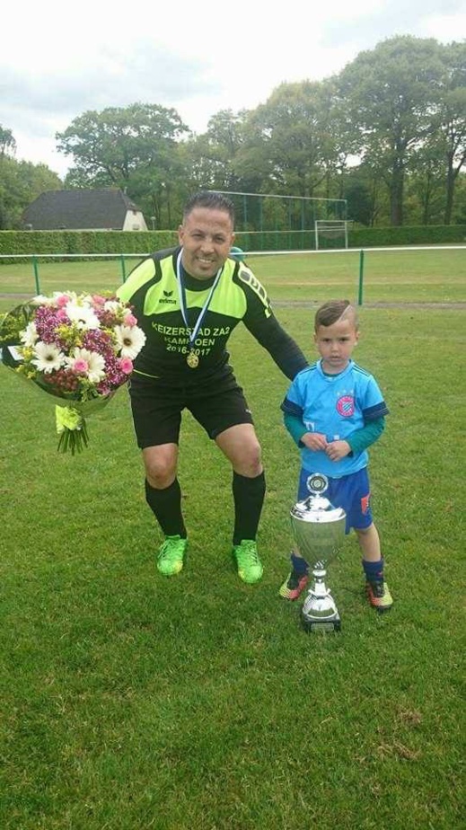 الحارس السابق لأمل العروي "بنهيجة حكيمو" يحقق الصعود بفريقه بالدوري الاحترافي بهولندي الحارس السابق لأمل العروي "بنهيجة حكيمو" يحقق الصعود بفريقه بالدوري الاحترافي بهولندي