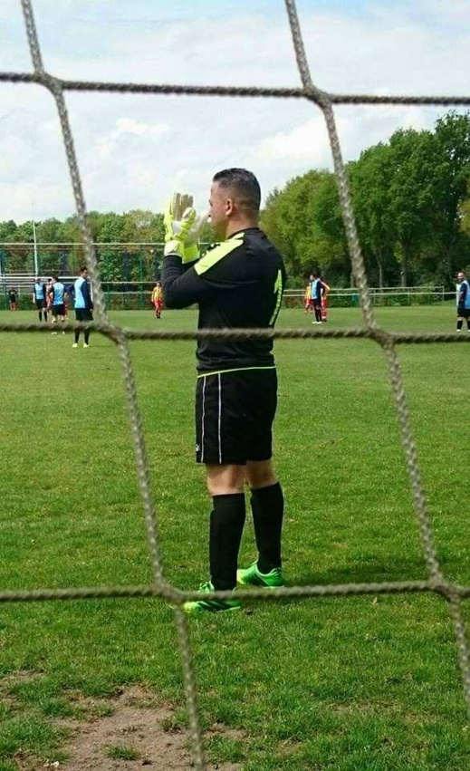 الحارس السابق لأمل العروي "بنهيجة حكيمو" يحقق الصعود بفريقه بالدوري الاحترافي بهولندي الحارس السابق لأمل العروي "بنهيجة حكيمو" يحقق الصعود بفريقه بالدوري الاحترافي بهولندي