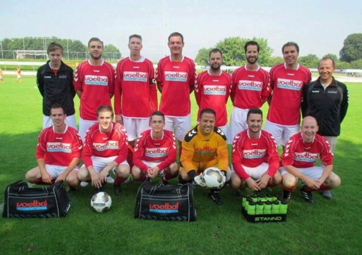 الحارس السابق لأمل العروي "بنهيجة حكيمو" يحقق الصعود بفريقه بالدوري الاحترافي بهولندي الحارس السابق لأمل العروي "بنهيجة حكيمو" يحقق الصعود بفريقه بالدوري الاحترافي بهولندي