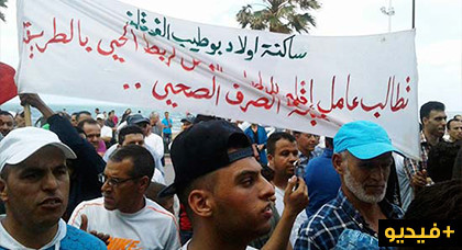 ساكنة حي "اولاد بوطيب الفوقاني" تخوض مسيرة حاشدة صوب العمالة بعد زيف الوعود وهذه مطالبها