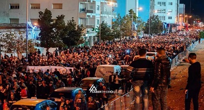 الصحيفة اللندنية "العربي الجديد": روايات متباينة حول الحراك الشبابي من قلب الحسيمة الصحيفة اللندنية "العربي الجديد": روايات متباينة حول الحراك الشبابي من قلب الحسيمة