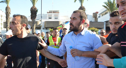 ناصر الزفزافي يرد على الإجتماع الذي عقده وفد وزاري بمدينة الحسيمة 