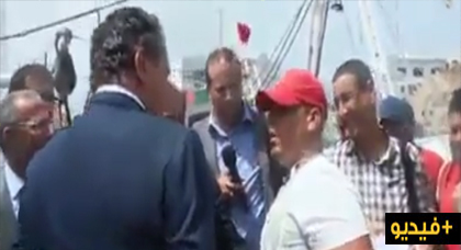 بحار في ميناء الحسيمة للوزير أخنوش: خاصنا بزاف ديال لحوايج ولكن ما عندي بو الوقت دبا بحار في ميناء الحسيمة للوزير أخنوش: خاصنا بزاف ديال لحوايج ولكن ما عندي بو الوقت دبا