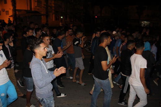 قرار للجامعة المغربية لكرة القدم يُنزل أبناء زايو إلى الشارع ليلا للاحتجاج والتلويح بالالتحاق بالحراك