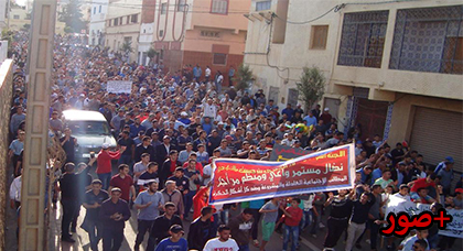 الآلاف من ساكنة ترجيست والنواحي يخرجون في مسيرة احتجاجية حاشدة وينفذون إضرابا عاما شاملا بالمدينة الآلاف من ساكنة ترجيست والنواحي يخرجون في مسيرة احتجاجية حاشدة وينفذون إضرابا عاما شاملا بالمدينة