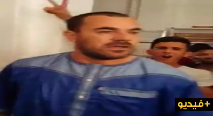 الزفزافي من داخل المسجد: يهاجم خطيب الجمعة الذي اتهم الحراك بالفتنة الزفزافي من داخل المسجد: يهاجم خطيب الجمعة الذي اتهم الحراك بالفتنة