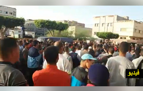 الناظور والعروي والبلدات المجاورة تخوض وقفات تضامنية عارمة وحاشدة لمؤازرة نشطاء الحراك بالحسيمة الناظور والعروي والبلدات المجاورة تخوض وقفات تضامنية عارمة وحاشدة لمؤازرة نشطاء الحراك بالحسيمة