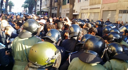 دفاع معتقلي الحسيمة: قريب الزفزافي تعرض للضرب..وتلميذ مريض بالسرطان معتقل دفاع معتقلي الحسيمة: قريب الزفزافي تعرض للضرب..وتلميذ مريض بالسرطان معتقل