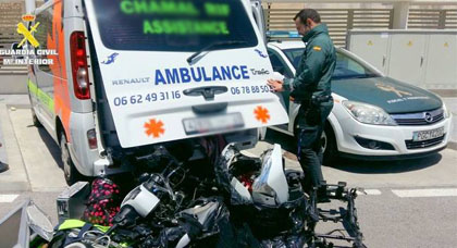 الأمن الإسباني يعثر على 4 درجات نارية مخبأة بسيارة إسعاف مغربية الأمن الإسباني يعثر على 4 درجات نارية مخبأة بسيارة إسعاف مغربية