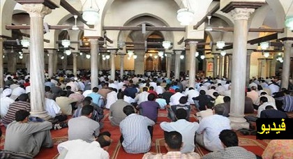 خطيب جمعة مغربي يعتبر حراك الريف "مخالفا لشرع الله" يجّر عليه سخط الفسابكة خطيب جمعة مغربي يعتبر حراك الريف "مخالفا لشرع الله" يجّر عليه سخط الفسابكة