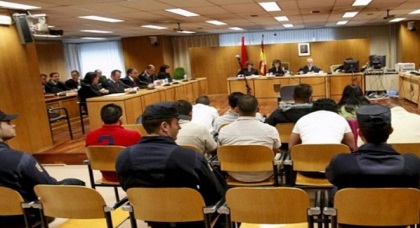 القضاء بمليلية يدين أبا مغربيا بستة أشهر سجنا بعد صفعه إبنته أمام الملأ لرفضها ارتداء الحجاب القضاء بمليلية يدين أبا مغربيا بستة أشهر سجنا بعد صفعه إبنته أمام الملأ لرفضها ارتداء الحجاب