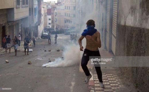أقوى مشاهد المواجهات في الريف بين المحتجين والأمن أقوى مشاهد المواجهات في الريف بين المحتجين والأمن