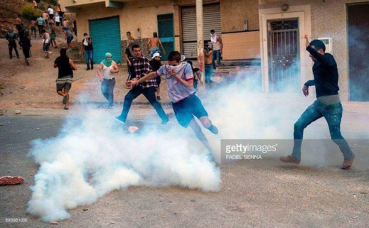 أقوى مشاهد المواجهات في الريف بين المحتجين والأمن أقوى مشاهد المواجهات في الريف بين المحتجين والأمن