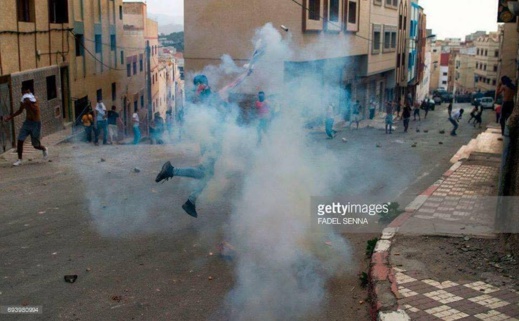 أقوى مشاهد المواجهات في الريف بين المحتجين والأمن أقوى مشاهد المواجهات في الريف بين المحتجين والأمن