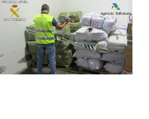 حجز كمية مهمة من السلع المقلدة بميناء مليلية كانت في طريقها الى المغرب بقيمة مالية تقدر ب600 ألف يورو حجز كمية مهمة من السلع المقلدة بميناء مليلية كانت في طريقها الى المغرب بقيمة مالية تقدر ب600 ألف يورو