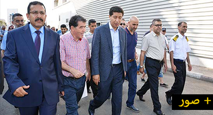 رئيس الجهة بعيوي يلتقي بمهني الصيد بمناء بني أنصار ويستمع لمشاكلهم 