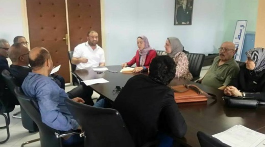 اجتماع بين جمعية "رأفة" وبياطرة والبلدية يفضي إلى ضرورة بدء العمل على تعقيم الكلاب بدل تقتيلها بالناظور اجتماع بين جمعية "رأفة" وبياطرة والبلدية يفضي إلى ضرورة بدء العمل على تعقيم الكلاب بدل تقتيلها بالناظور