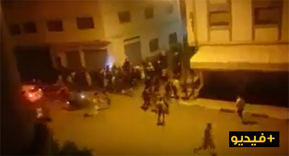 لحظة تدخل الأمن لتفريق المحتجين بإمزورن وأنباء عن مجموعة من الإعتقالات لحظة تدخل الأمن لتفريق المحتجين بإمزورن وأنباء عن مجموعة من الإعتقالات