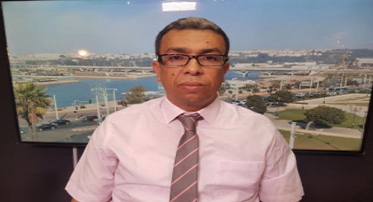 عناصر الأمن تحل ببيت الإعلامي المناصر لحراك الريف "المهداوي" وتسلم زوجته استدعاء رسميا عناصر الأمن تحل ببيت الإعلامي المناصر لحراك الريف "المهداوي" وتسلم زوجته استدعاء رسميا