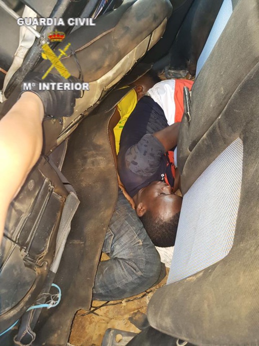 مليلية.. اعتقال مغربي بعد محاولته تهريب 5 مهاجرين أفارقة داخل تجاويف سيارته مليلية.. اعتقال مغربي بعد محاولته تهريب 5 مهاجرين أفارقة داخل تجاويف سيارته