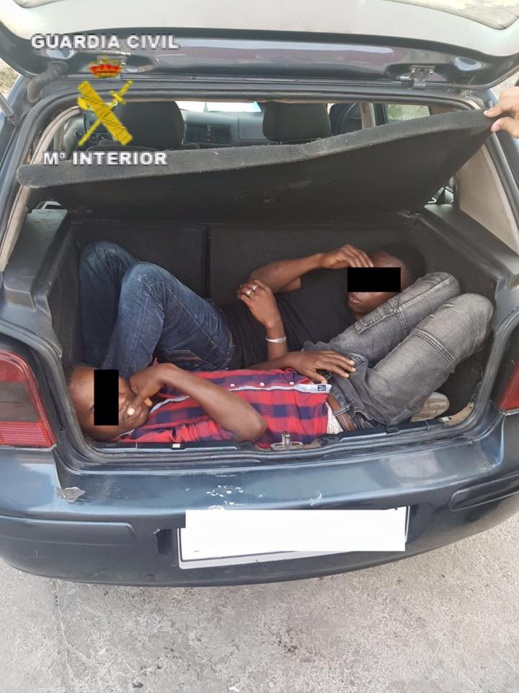 مليلية.. اعتقال مغربي بعد محاولته تهريب 5 مهاجرين أفارقة داخل تجاويف سيارته مليلية.. اعتقال مغربي بعد محاولته تهريب 5 مهاجرين أفارقة داخل تجاويف سيارته