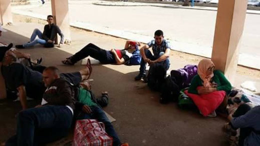 صور عائلات معتقلي حراك الريف وهم ينتظرون زيارة أبناهم تلهب الفايس بوك