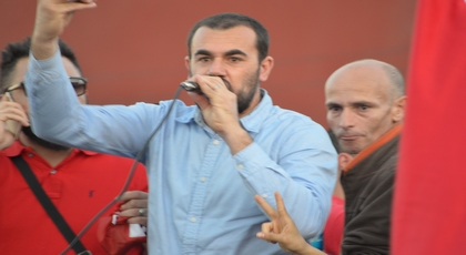 قاضي التحقيق يأمر بجلب جلول ورفاقه ليسمعهم التهم التي أضافها مطار في إنتظار إسدعاء مجموعة الزفزافي قاضي التحقيق يأمر بجلب جلول ورفاقه ليسمعهم التهم التي أضافها مطار في إنتظار إسدعاء مجموعة الزفزافي
