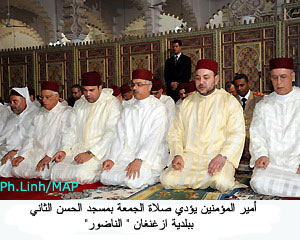 الملك يُصلي الجمعة بمسجد الحسن الثاني بأزغنغان الملك يُصلي الجمعة بمسجد الحسن الثاني بأزغنغان