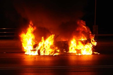 اندلاع حريق بسيارة في كورنيش الناظور