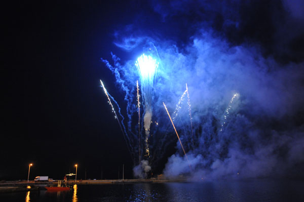 سهرات و ألعاب نارية في أخر ليلة للملك بالناظور سهرات و ألعاب نارية في أخر ليلة للملك بالناظور