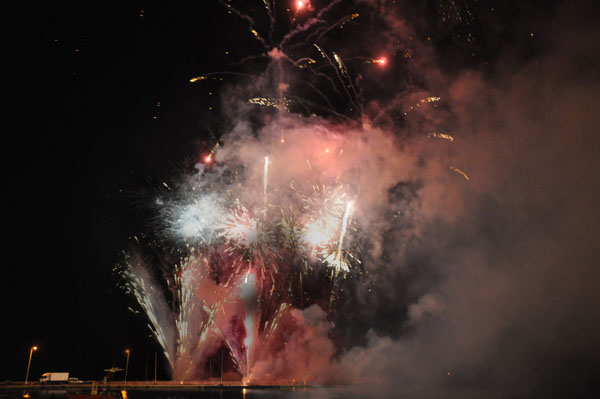 سهرات و ألعاب نارية في أخر ليلة للملك بالناظور سهرات و ألعاب نارية في أخر ليلة للملك بالناظور