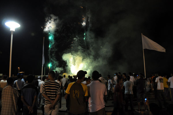 سهرات و ألعاب نارية في أخر ليلة للملك بالناظور سهرات و ألعاب نارية في أخر ليلة للملك بالناظور