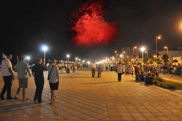 سهرات و ألعاب نارية في أخر ليلة للملك بالناظور سهرات و ألعاب نارية في أخر ليلة للملك بالناظور