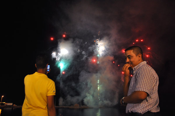 سهرات و ألعاب نارية في أخر ليلة للملك بالناظور سهرات و ألعاب نارية في أخر ليلة للملك بالناظور