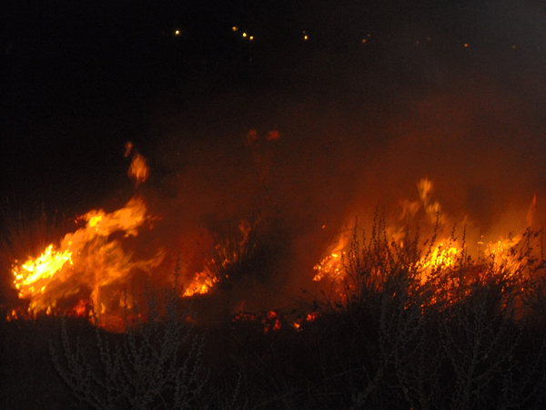 حريق دون خسائر بحي المطار القديم حريق دون خسائر بحي المطار القديم