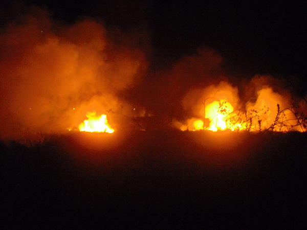 حريق دون خسائر بحي المطار القديم حريق دون خسائر بحي المطار القديم
