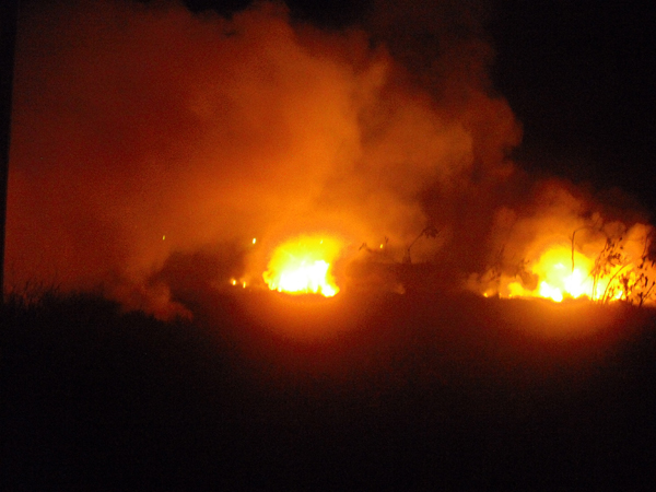 حريق دون خسائر بحي المطار القديم حريق دون خسائر بحي المطار القديم