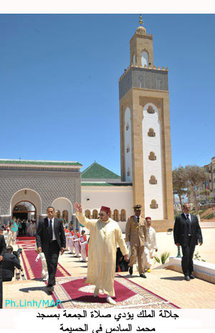 أمير المؤمنين يؤدي صلاة الجمعة بمسجد محمد السادس في الحسيمة