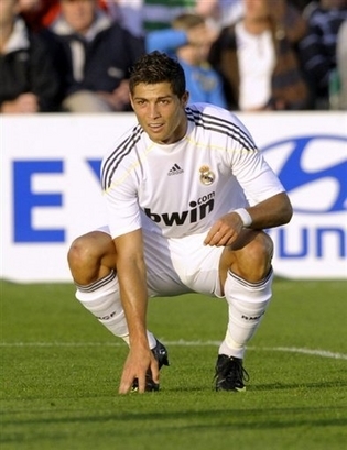 كريستيانو رونالدو سعيد بأول مبارياته مع ريال مدريد كريستيانو رونالدو سعيد بأول مبارياته مع ريال مدريد