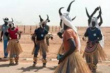 جدل بالجزائر بسبب مهرجان تكاليفه تعادل إنشاء 8 مصانع جدل بالجزائر بسبب مهرجان تكاليفه تعادل إنشاء 8 مصانع