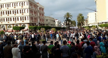 مثير: حراكيو الناظور يعتزمون التوجه صوب الحسيمة في قافلة عارمة يوم عيد الفطر تضامنا مع معتقلي الحراك مثير: حراكيو الناظور يعتزمون التوجه صوب الحسيمة في قافلة عارمة يوم عيد الفطر تضامنا مع معتقلي الحراك
