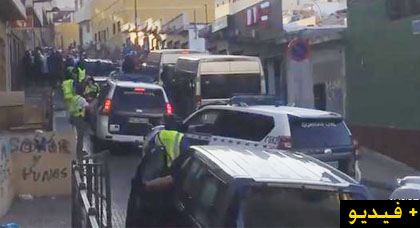 فيديو مثير لحظة إقتحام منزل متهم بالإرهاب وسط هتافات الله أكبر بمدينة مليلية المحتلة فيديو مثير لحظة إقتحام منزل متهم بالإرهاب وسط هتافات الله أكبر بمدينة مليلية المحتلة