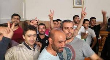 إدارة السجن المحلي بالحسيمة تأمر معتقلي الحراك بتقديم طلبات الاستفادة من العفو الملكي إدارة السجن المحلي بالحسيمة تأمر معتقلي الحراك بتقديم طلبات الاستفادة من العفو الملكي