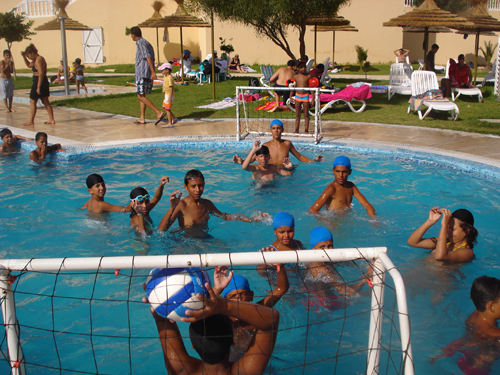 أطفال الطفولة الشعبية بالناظور يشاركون في مخيم البيضاء أطفال الطفولة الشعبية بالناظور يشاركون في مخيم البيضاء