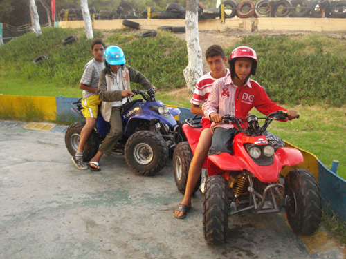 أطفال الطفولة الشعبية بالناظور يشاركون في مخيم البيضاء أطفال الطفولة الشعبية بالناظور يشاركون في مخيم البيضاء