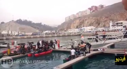 مؤثر بالفيديو.. لحظة وصول جثمان غريق الحسيمة إلى الميناء