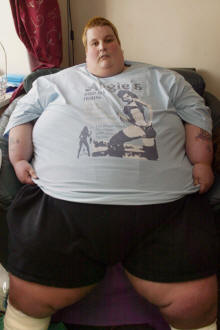 أهملت ابنها ليصبح وزنه 250 كيلوجراماً