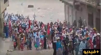 ساكنة "تلارواق" تخرج يوم العيد في مسيرة تضامنية مع معتقلي الحراك ساكنة "تلارواق" تخرج يوم العيد في مسيرة تضامنية مع معتقلي الحراك