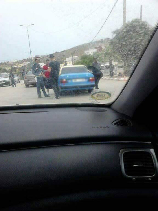 صور تظهر عناصر الأمن تفرض مراقبة شديدة  لحركة التنقل الى مدينة الحسيمة